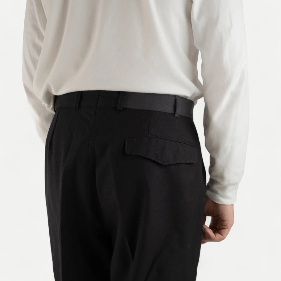 GERMAN BLACK TAILOR SHORT