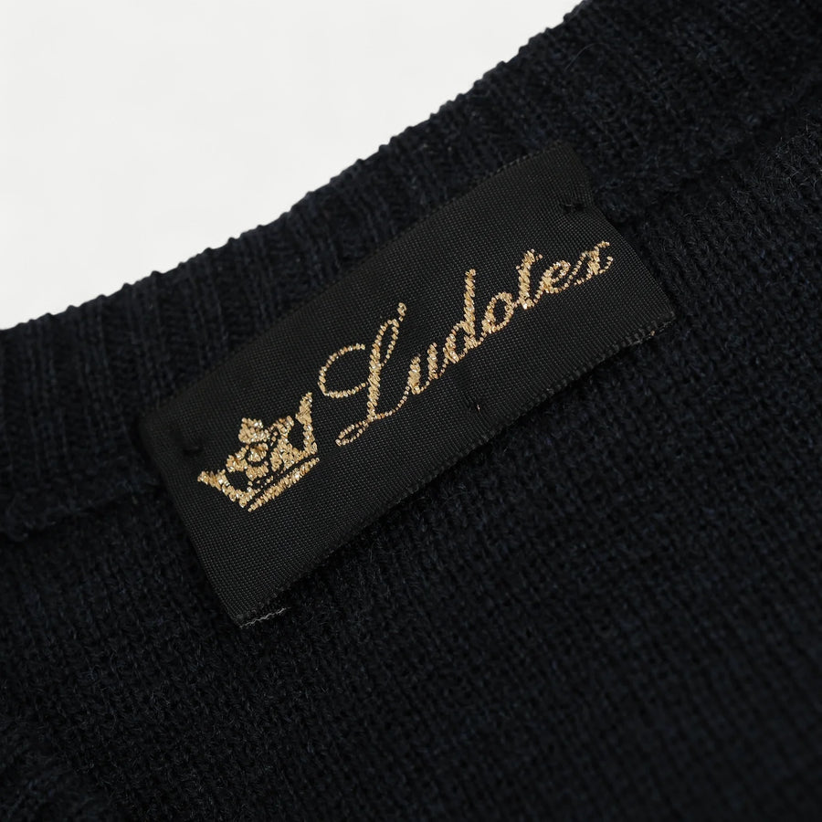NAVY V-NECK SWEATER
