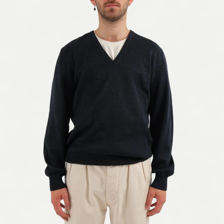 NAVY V-NECK SWEATER