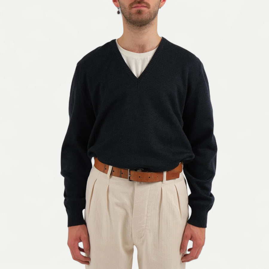 NAVY V-NECK SWEATER