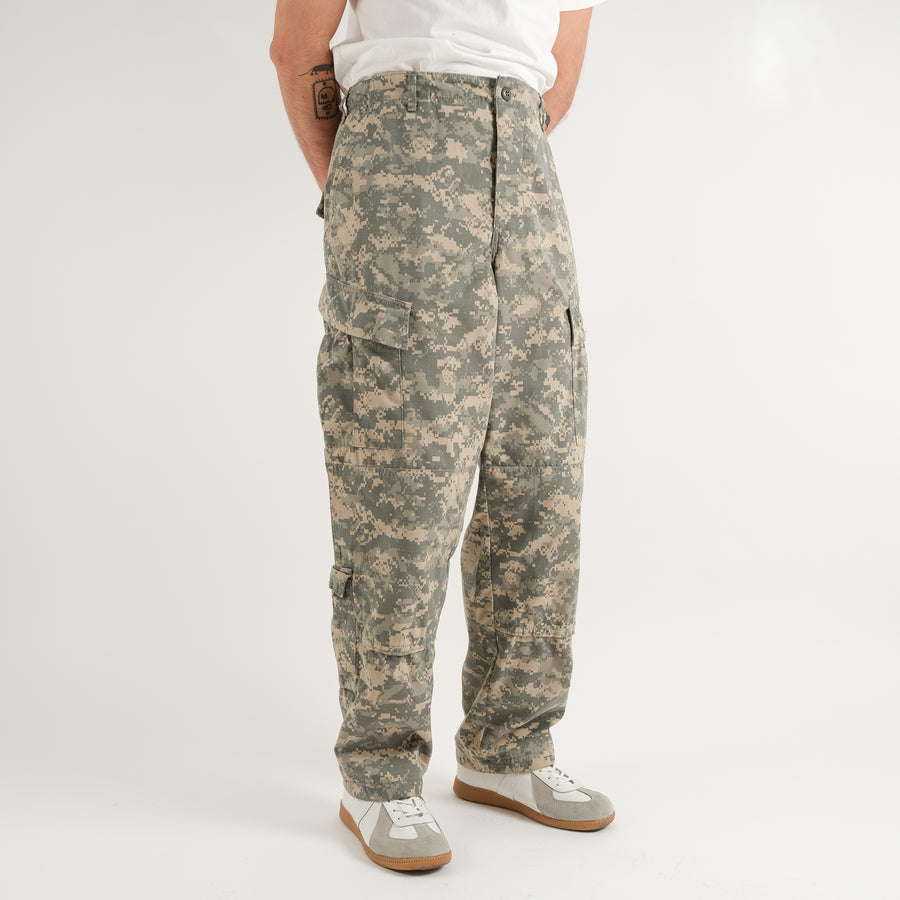 DIGI CAMO CARGO PANTS