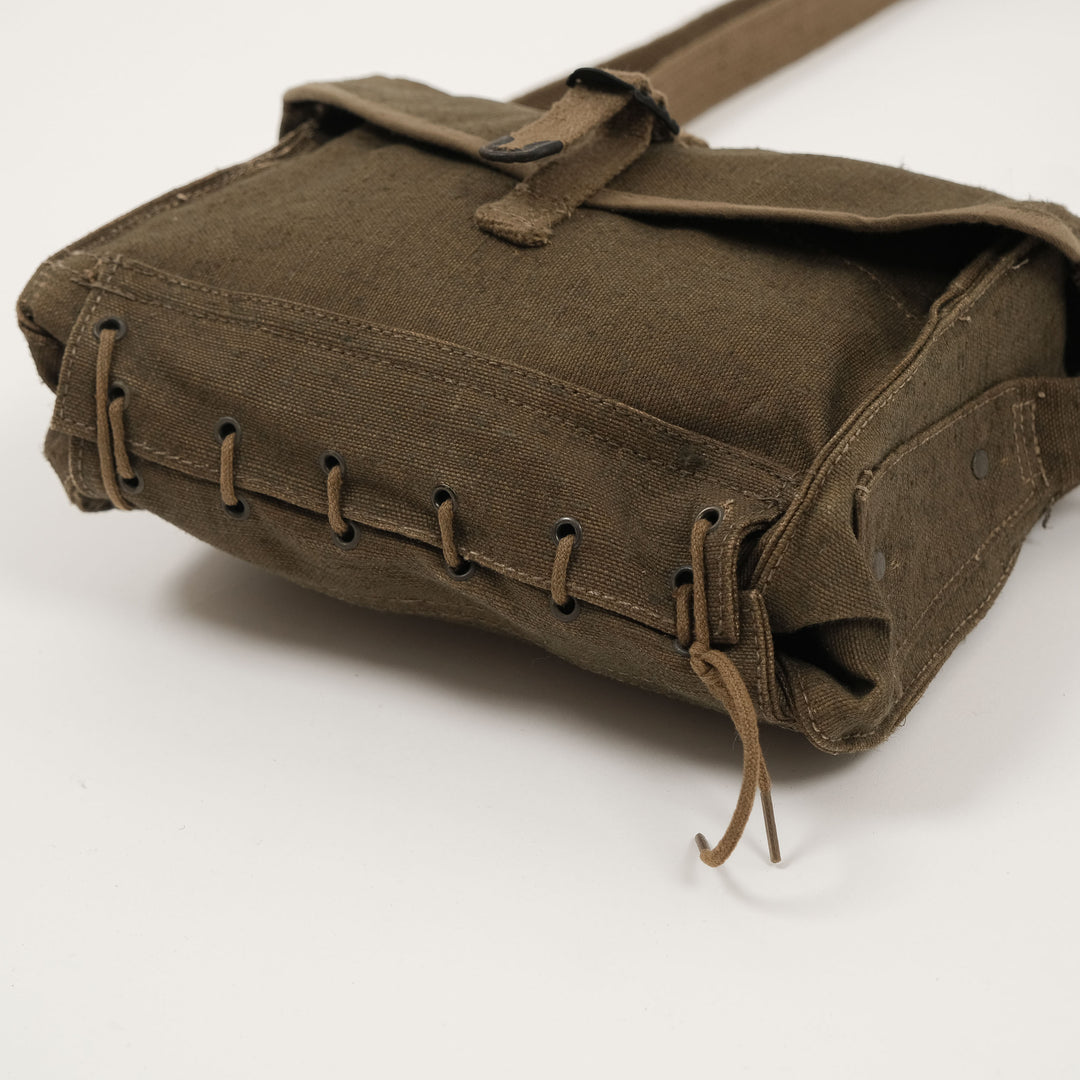 FRENCH MESSENGER BAG  Universal Surplus best vintage military army store !