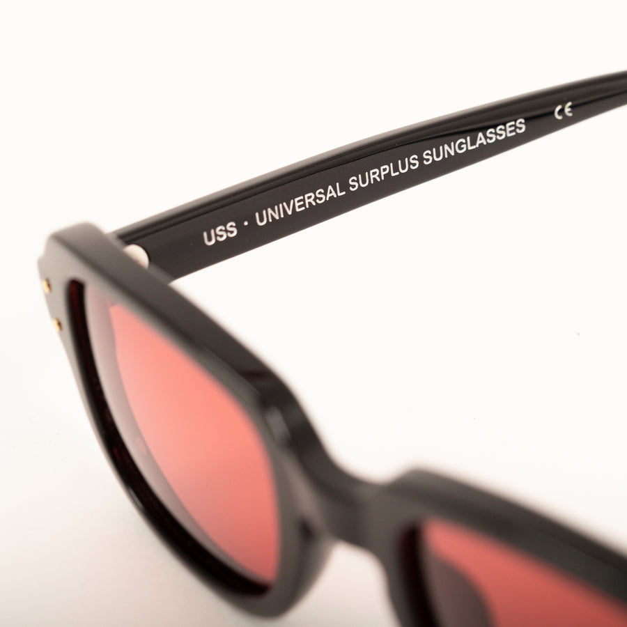 UNIVERSAL BLACK ARMY SUNGLASSES - RED
