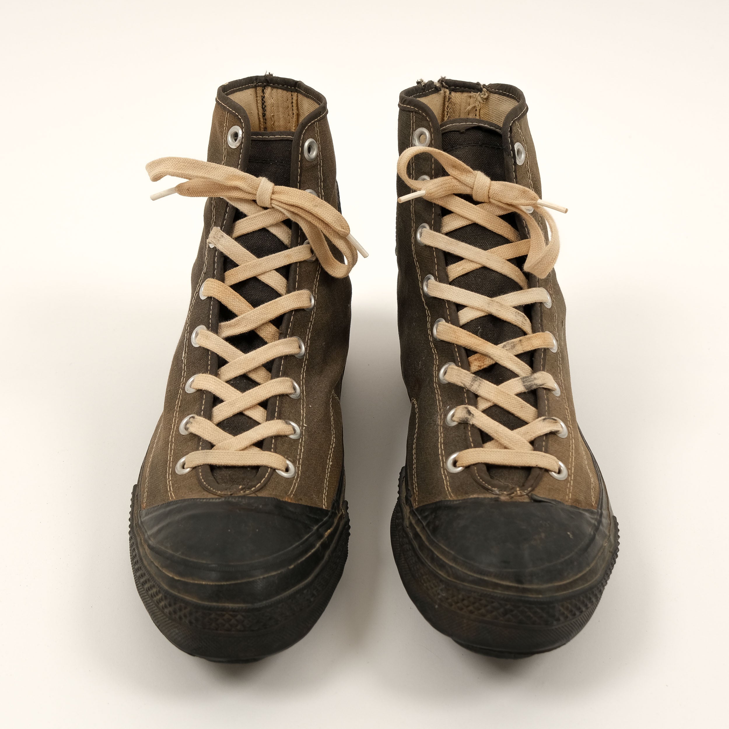 40 S CONVERSE CHUCK TAYLOR Universal Surplus
