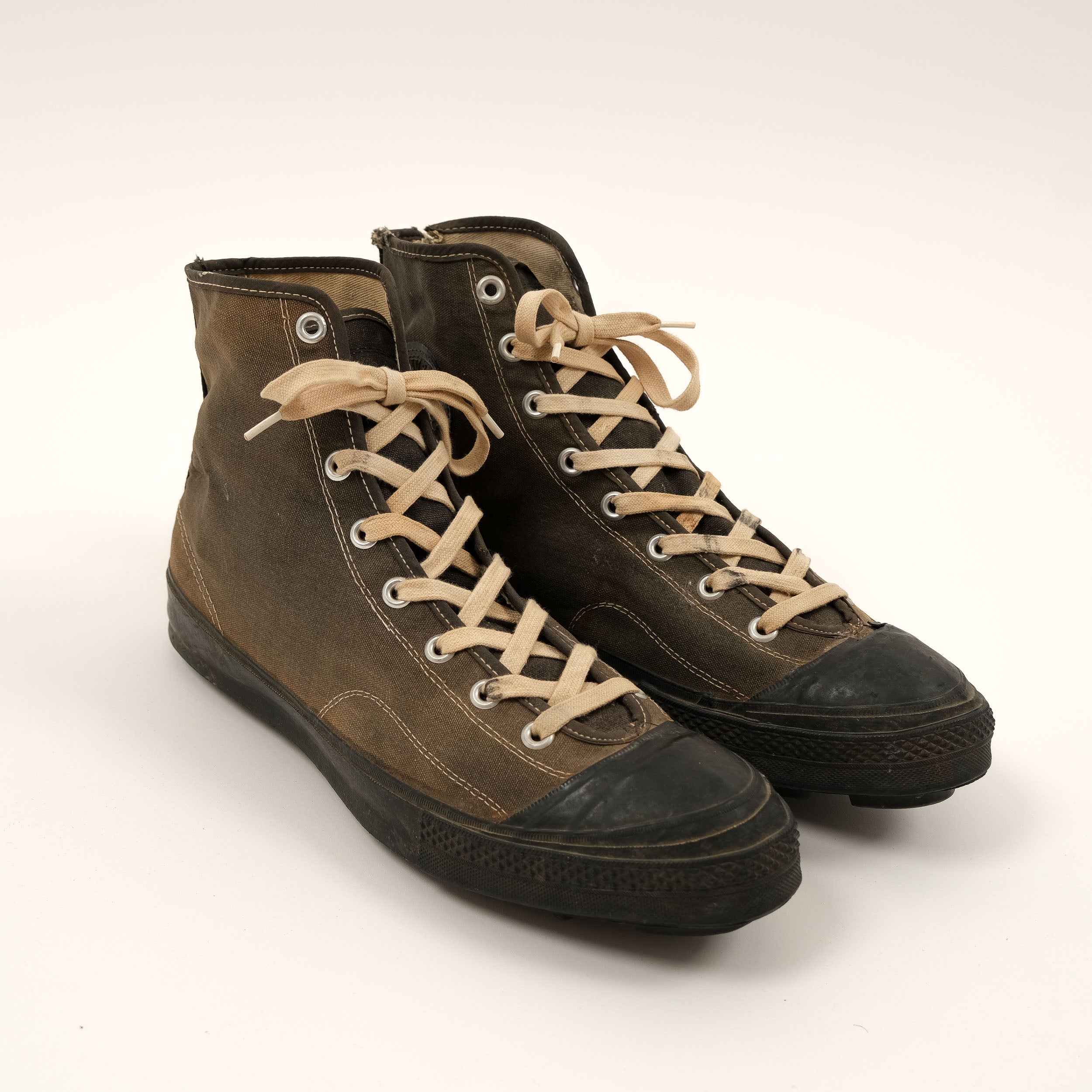 40 S CONVERSE CHUCK TAYLOR Universal Surplus